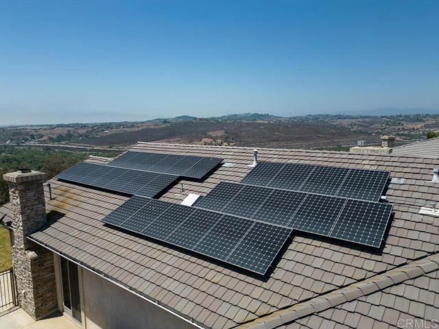 6095 Lake Vista Drive, Bonsall CA: https://media.crmls.org/mediaz/52759c6a-dccb-4abc-86eb-216a69d7ce57.jpg