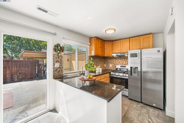 2658 Oliver Dr, Hayward CA: https://media.crmls.org/mediaz/5275af4a-08b2-4893-bd35-9bf5f61e2a18.jpg