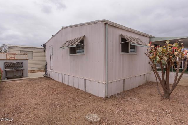 250 E Telegraph Road, Fillmore CA: https://media.crmls.org/mediaz/5275fe4c-f49c-4455-b2ee-6a5b824eb8dd.jpg