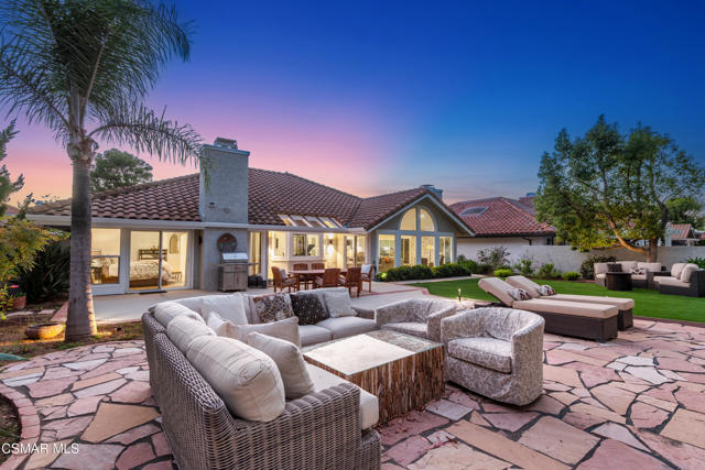 362 Cherry Hills Court, Thousand Oaks CA: https://media.crmls.org/mediaz/527612de-9cf8-4a71-b8fa-d918296623e4.jpg