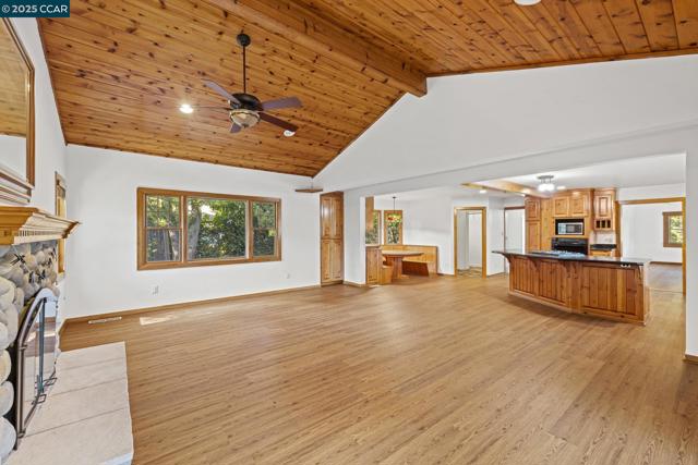 3505 Euclid Ave, Concord CA: https://media.crmls.org/mediaz/52765e5b-80bb-47f3-bef6-118c1390f91d.jpg