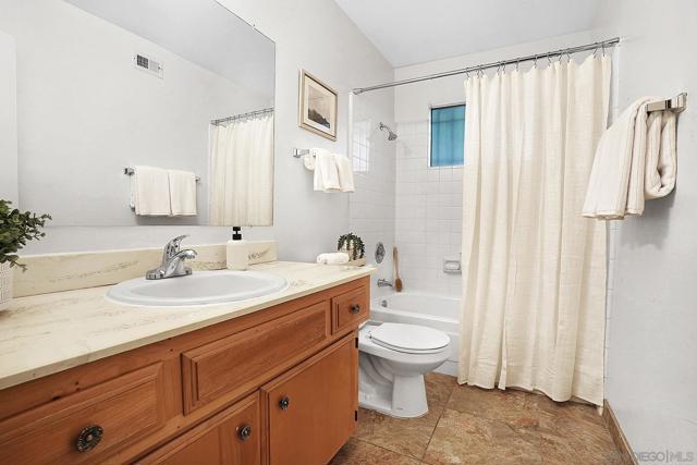 945 Nacion Avenue, Chula Vista CA: https://media.crmls.org/mediaz/52766950-6348-4475-b679-eeeb6b95f1e9.jpg