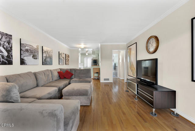 Detail Gallery Image 11 of 33 For 1542 Riverside Dr #C,  Glendale,  CA 91201 - 2 Beds | 2 Baths