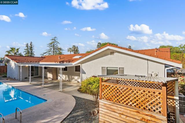 3710 Northridge Dr, Concord CA: https://media.crmls.org/mediaz/5276841f-61f3-43f8-aa79-71c6e863c40e.jpg