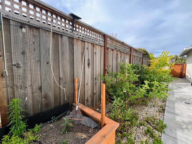 906 Crane Avenue, Foster City CA: https://media.crmls.org/mediaz/52769dc2-6b81-4eea-a6c7-5ee28429d18a.jpg