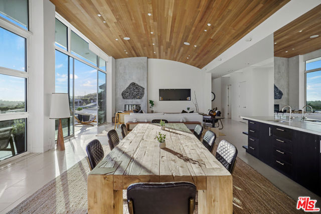27454 Winding Way, Malibu CA: https://media.crmls.org/mediaz/5276a6fb-211a-44d5-a354-6cc815dd9c80.jpg