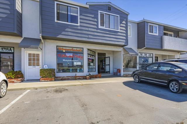 1715 Palmetto Avenue, Pacifica CA: https://media.crmls.org/mediaz/5276dd43-5a52-4ead-ba2d-b9da01dac49b.jpg