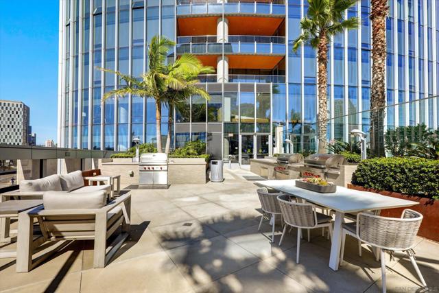 888 W E St, San Diego CA: https://media.crmls.org/mediaz/5277036b-81d0-47f7-878e-7610813a7d92.jpg