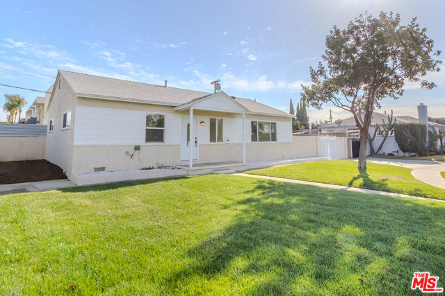 8252 Babcock Avenue photo 1