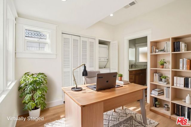 247 S Benton Way, Los Angeles CA: https://media.crmls.org/mediaz/52778f00-980c-40fd-8f64-111d7dfd3d30.jpg