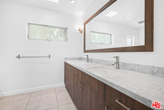 8600 Appian Way, Los Angeles, California 90046, 4 Bedrooms Bedrooms, ,3 BathroomsBathrooms,Single Family Residence,For Sale,Appian,24379223