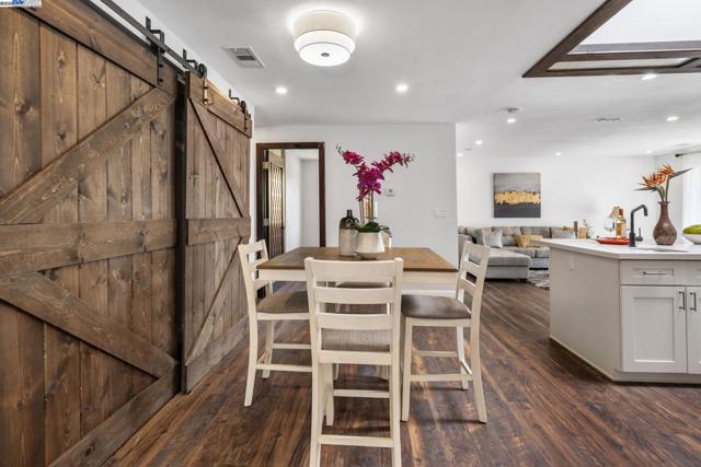 4189 Ogden Dr, Fremont CA: https://media.crmls.org/mediaz/52796bc6-fbe3-4418-b1d8-30f4b44abab8.jpg