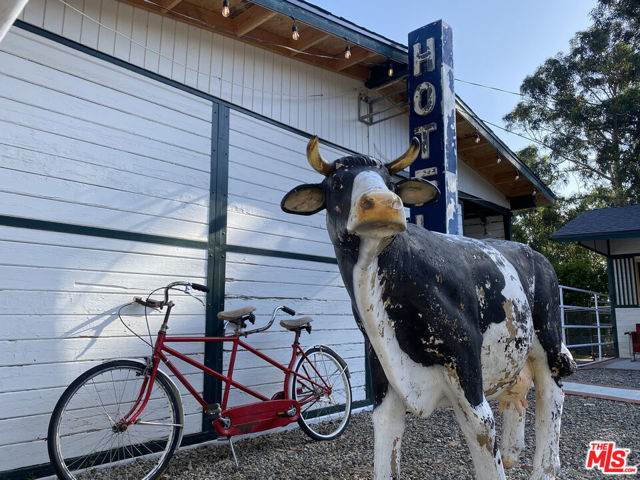 6970 Fernhill Drive, Malibu CA: https://media.crmls.org/mediaz/52796d35-4c37-4e0d-9823-c1020884d881.jpg