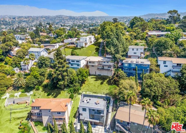1046 Oban Drive, Los Angeles CA: https://media.crmls.org/mediaz/5279a21f-2761-40cf-84e0-927f4a5764dc.jpg