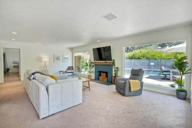 11668 Altoona Dr, El Cajon CA: https://media.crmls.org/mediaz/5279f06a-4762-4670-a9fb-4565e921ca43.jpg