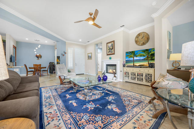 40973 Corte La Fonda, Indio CA: https://media.crmls.org/mediaz/527afdae-0e8e-4bc2-92de-f8f86d810518.jpg