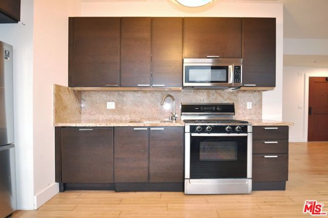 460 S Spring Street, Los Angeles CA: https://media.crmls.org/mediaz/527b52e6-1390-4d9c-b567-976fae9d68b4.jpg