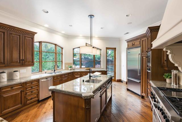 8 Reyna Place, Menlo Park CA: https://media.crmls.org/mediaz/527b6731-7643-42ac-adad-c8cf9688f8f5.jpg