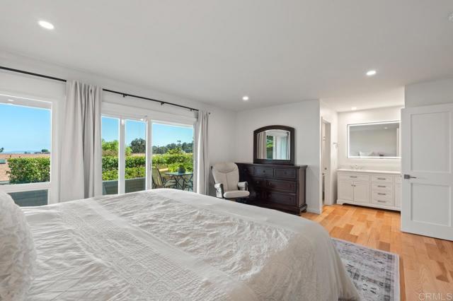 2163 Caminito San Martin, La Jolla CA: https://media.crmls.org/mediaz/527b79d0-4a2c-4018-8601-468e31165ea9.jpg