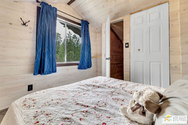 21395 Highway 243, Idyllwild CA: https://media.crmls.org/mediaz/527cab3b-828a-48a0-906d-34b404e98240.jpg