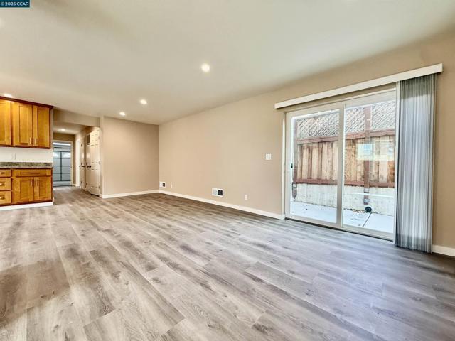 148 Lancaster Way, Vallejo CA: https://media.crmls.org/mediaz/527cc517-9e91-42d6-b48d-ddab7b8bc243.jpg