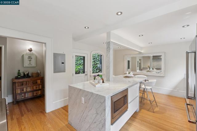 91 Tunnel Rd, Berkeley CA: https://media.crmls.org/mediaz/527d1745-620f-4400-966e-fa834f3abf55.jpg