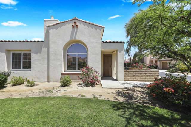 47788 Dancing Butterfly, La Quinta CA: https://media.crmls.org/mediaz/527d6e11-8834-4749-8f23-18af574adf6b.jpg