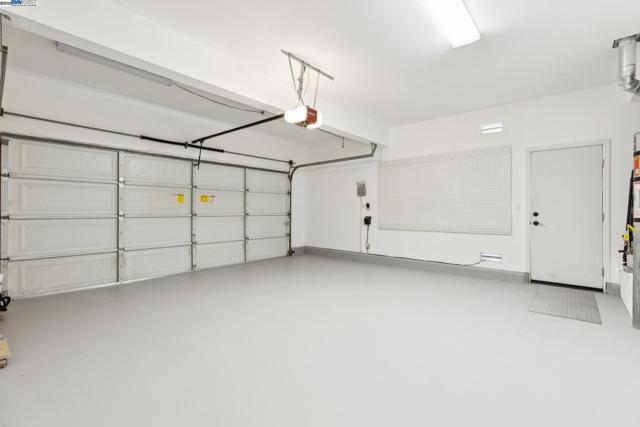 5 Cornelius Sq, Alameda CA: https://media.crmls.org/mediaz/527d94bf-1696-4edf-b70b-63399e4cc931.jpg