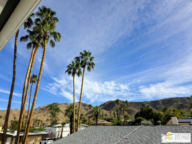 39091 Paradise Way, Cathedral City CA: https://media.crmls.org/mediaz/527dc739-95fe-436a-9d70-2be97b15f0be.jpg