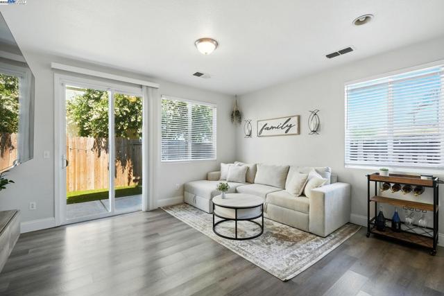 2501 Aimonetti ave, Sacramento CA: https://media.crmls.org/mediaz/527dd7ea-141d-4148-9020-28fa53fd4f15.jpg