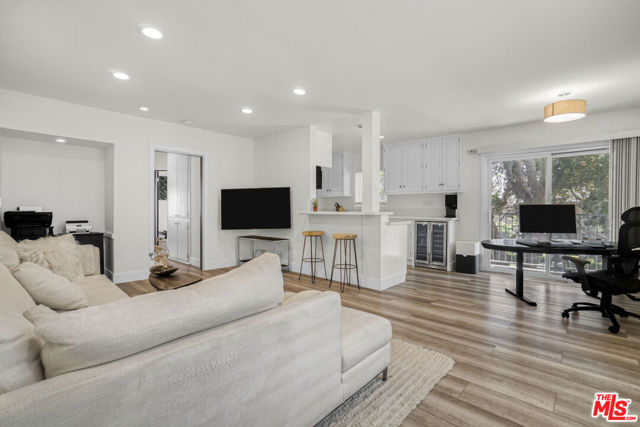 8231 De Longpre Avenue, West Hollywood CA: https://media.crmls.org/mediaz/527dda52-b09c-4903-94c6-44908150e6f5.jpg