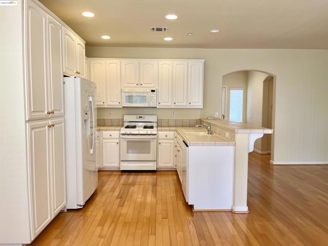 1381 BONUM WAY, Brentwood CA: https://media.crmls.org/mediaz/527eac87-8fd4-4b0c-b491-fb4def25c1f3.jpg