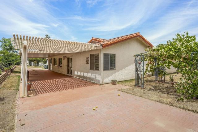 1904 Grove Road, El Cajon CA: https://media.crmls.org/mediaz/527ec989-bd8b-477e-acc6-5a0753ff31e0.jpg