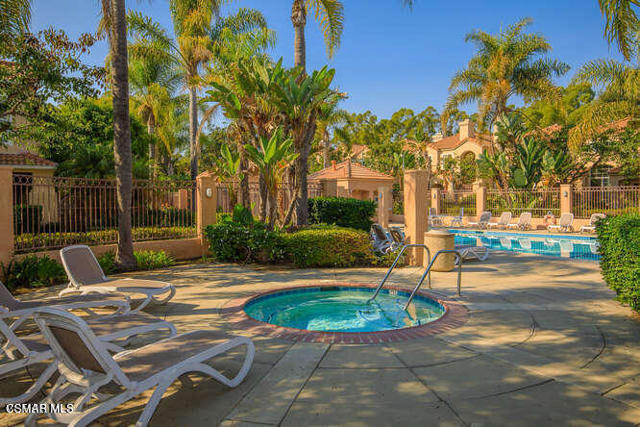 1212 Nautical Way, Oxnard CA: https://media.crmls.org/mediaz/527f9644-ad24-44bf-b10e-027ca3727fb6.jpg
