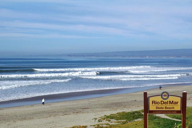 620 Rio Del Mar Boulevard, Aptos CA: https://media.crmls.org/mediaz/527fc02d-edf2-4df2-adb3-8e969200ae3c.jpg