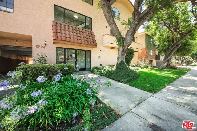 6234 Woodman Avenue photo 3