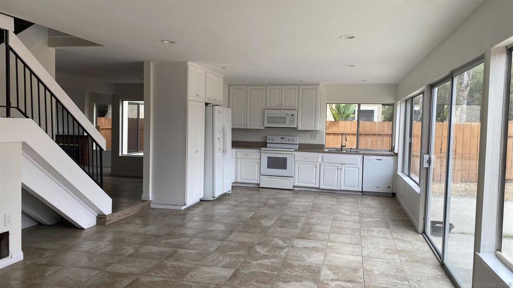 8703 Octans St - photo 6
