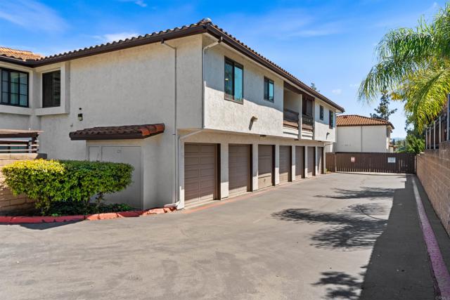 1733 Pepper Drive, El Cajon CA: https://media.crmls.org/mediaz/52808d42-bef2-4acf-b5cf-8a8b4d80ad92.jpg