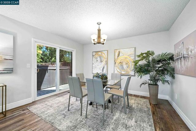 4417 Sunlight Ct, Concord CA: https://media.crmls.org/mediaz/5280b0a6-f8a8-46e8-a007-b5651662eb62.jpg