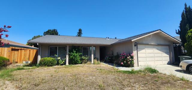 950 Peach Court, Hollister CA: https://media.crmls.org/mediaz/5280f482-bb76-4c79-97f4-cefb259df0d2.jpg