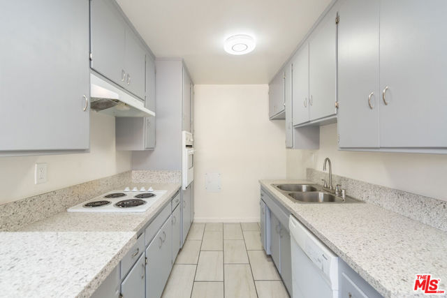 17340 Burbank Boulevard, Encino CA: https://media.crmls.org/mediaz/52813a88-9057-4497-8250-4f5055a3372a.jpg