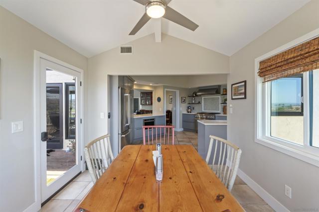17924 Saint Andrews Dr, Poway CA: https://media.crmls.org/mediaz/5281621c-1346-433b-a7ee-e06988016ad1.jpg