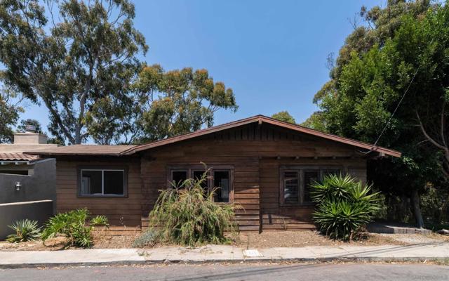 4396 Arcadia Dr, San Diego CA: https://media.crmls.org/mediaz/5282e3fe-04de-4c76-8f40-f0321d0d8943.jpg