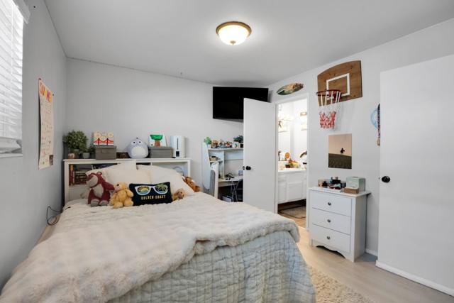 17541756 Plaza Court, Mountain View CA: https://media.crmls.org/mediaz/528308a0-06fd-4b9b-8c24-05d54989703c.jpg