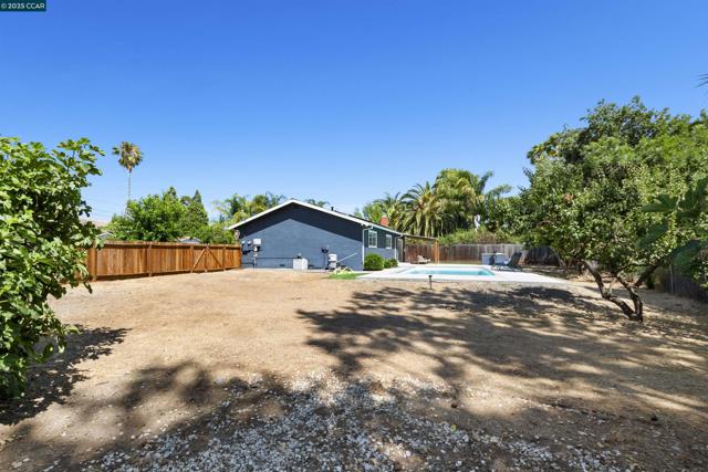 5182 La Corte Bonita, Concord CA: https://media.crmls.org/mediaz/52830a26-242b-48c3-942e-8265f3e179ff.jpg