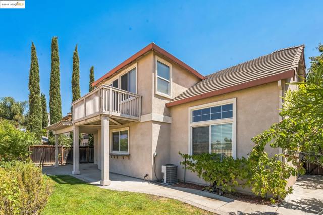 2665 Torrey Pines Dr, Brentwood CA: https://media.crmls.org/mediaz/52831a47-2bca-4fb8-844a-d0c33a43c71a.jpg