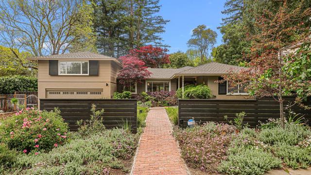 161 E Floresta Way, Portola Valley CA: https://media.crmls.org/mediaz/52833b70-8a63-4468-be6c-d25b76ada89a.jpg