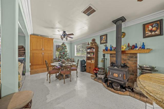 2464 Wynola Rd, Julian CA: https://media.crmls.org/mediaz/52843f47-f6ad-4e2b-99b5-aa6ce0770664.jpg