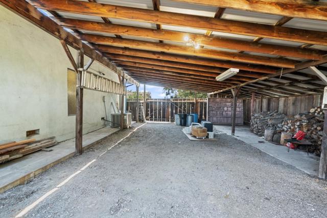 307 Mansfield Road, Hollister CA: https://media.crmls.org/mediaz/52847d28-9816-457b-afdd-b95b7efc9bcf.jpg