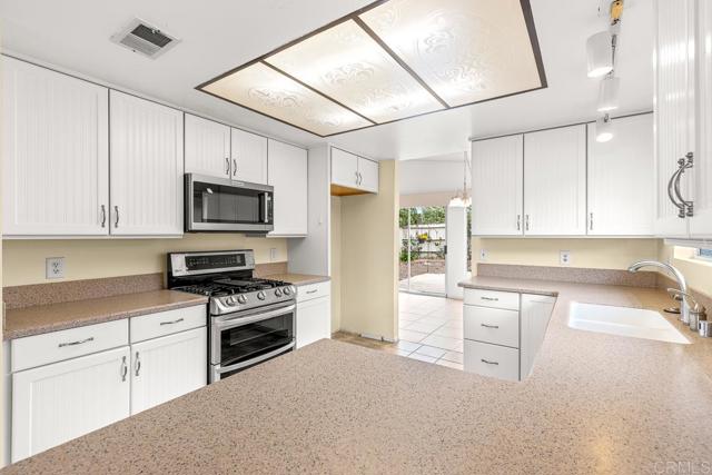 Detail Gallery Image 11 of 26 For 254 Saguaro Place, Oceanside,  CA 92057 - 3 Beds | 2 Baths